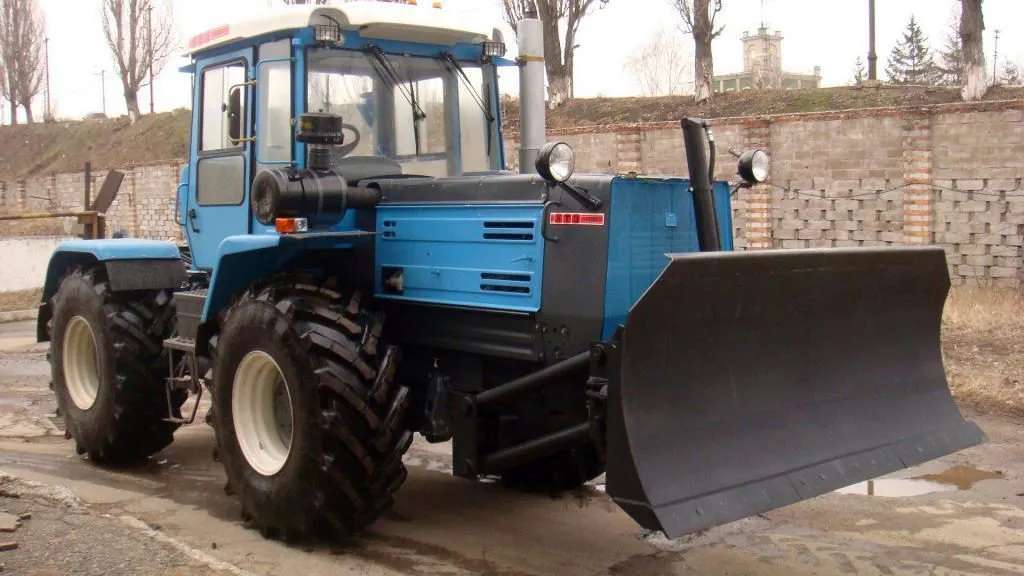 трактор Т150 со снегоуборочным отвалом в Вологде